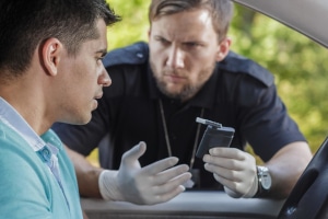 Mehr als 5,5 Promille: Mehr als 5,5 Promille: Autofahrer bringt  Alkoholtester an seine Grenzen