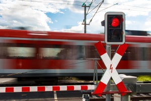 Auf eine 2-Phasen-Ampel können Rechtsabbieger an einer großen Kreuzung treffen, aber auch an Bahnübergängen kann sie zum Einsatz kommen.