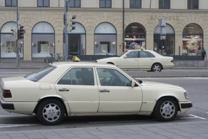 Welche Fahrzeuge dürfen in der 2. Reihe parken?