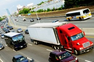 Sie waren mit dem Lkw mit 70 km/h zu schnell auf der Autobahn unterwegs? Dann kann es teuer werden.