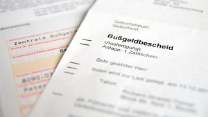 Vor dem Bußgeldbescheid möchten die Behörden den richtigen Fahrer ermitteln.