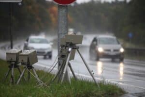 Auf der A10 können verschiedene Blitzer-Typen stehen.