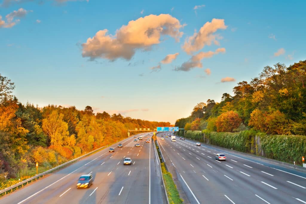 Bei Tempokontrollen werden auf der A40 verschiedene Blitzer installiert.