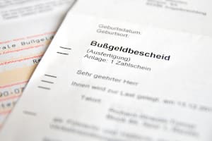 Erhalten Sie einen Bußgeldbescheid wegen einer Messung auf der A7, Km 356,150, sollten Sie die Möglichkeiten für einen Einspruch prüfen.