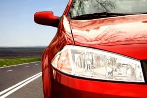 Das Abblendlicht sorgt bei Tage und in der Nacht für mehr Sicherheit im Straßenverkehr.