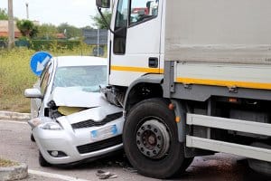 Das Abschleppen von einem LKW ist nur für die Zugmaschine erlaubt, nicht aber für den Anhänger.