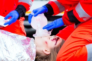 Eine korrekte Absicherung nach dem Unfall ebnet den Rettungskräften den Weg.