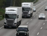 Abstand zwischen LKW auf der Autobahn