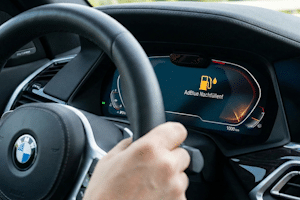 AdBlue nachfüllen: Die Anzeige erscheint meist auf Ihrem Bildschirm.