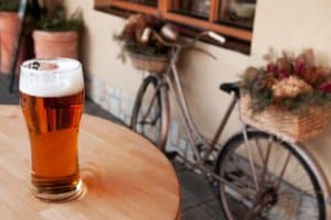 Alkohol beim Fahrradfahren ist nicht grundsätzlich untersagt. Aber auch hier gibt es Grenzen.