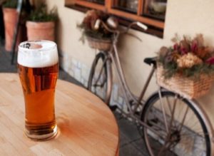 Alkohol auf dem Fahrrad: ein Fahrverbot kann drohen.