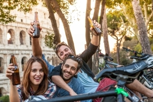 Wer alkoholisiert mit einem Elektro-Tretroller unterwegs ist, kann seinen Führerschein verlieren.