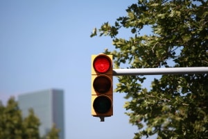 Auch an der Ampel kann Sie ein Blitzer in Frankfurt am Main erwarten.