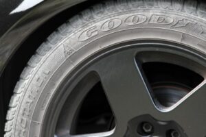 Beachten Sie die Angaben auf der Reifenseite zu Größe, Herstellungsjahr, Reifentyp.