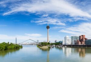 Einen Anwalt in Düsseldorf, der auf Verkehrsrecht spezialisiert ist, finden Sie hier.