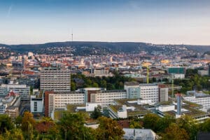 Hier finden Sie einen passenden Anwalt in Stuttgart, der im Verkehrsrecht spezialisiert ist.