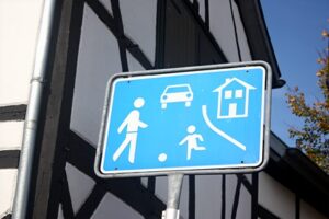 In der Leipziger Spielstraße zu schnell gefahren? Ein Anwalt für Verkehrsrecht in Leipzig hilft.