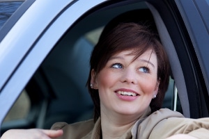 Sich ein Auto in Berlin zu mieten, ist eine flexible und günstige Alternative zum Bahnverkehr.