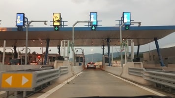 Autobahn: In Italien ist eine Maut zu entrichten.