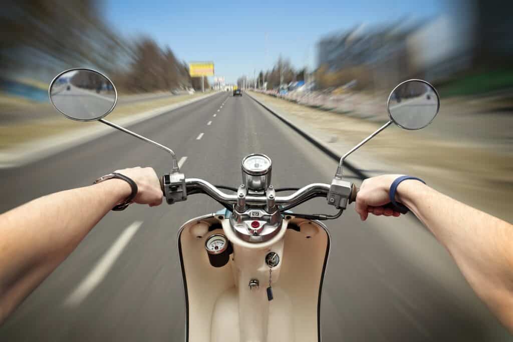 Ab Wann Darf Kind Auf Vespa Mitfahren Vespa fahren: Ab wann darf ich Motorroller fahren?