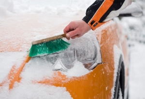 Ist das Autokennzeichen z.B. durch Schnee bedeckt, droht ein Bußgeld.