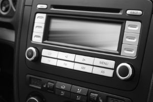 Elektrische Geräte, wie das Autoradio, erhöhen den Verbrauch zusätzlich.