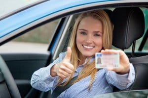 Für begleitetes Fahren mit 17 müssen einige Anforderungen erfüllt werden.