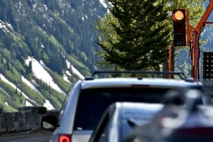 Sie sind bei Gelb über die Ampel und wurden geblitzt? Prüfen Sie den Bußgeldbescheid sehr genau!