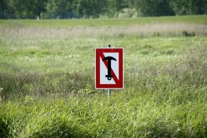 In der Binnenschifffahrt können Schilder Verbote oder Erlaubnisse erteilen.