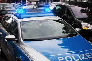 Mit Blaulicht fahren dürfen nur bestimmte Fahrzeuge, wie beispielsweise von der Polizei.