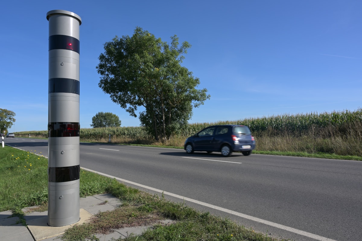 Geblitzt auf der B7? Feste und mobile Blitzer 2024 / 2025