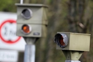 Blitzer und Radarfallen dokumentieren eine Geschwindigkeitsüberschreitung in der Schweiz.