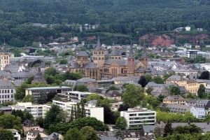 Blitzer in Trier: Heute können viele Modelle zugleich Tempo- und Rotlichtverstöße registrieren.