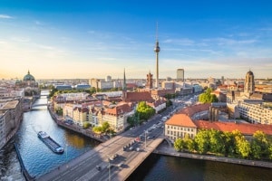 Kaufen Sie einen BMW, ist seine Herkunft offiziell München, aber BMW-Werke existieren unter anderem auch in Berlin, Regensburg und Leipzig. 