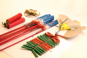 Eigentlich herrscht dieses Jahr nur ein Böllerverkaufsverbot. Sie sollten jedoch lieber grundsätzlich aufs Feuerwerk verzichten.