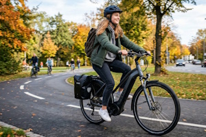 Wann braucht man für ein E-Bike einen Führerschein? Das hängt auch von der möglichen Geschwindigkeit ab.