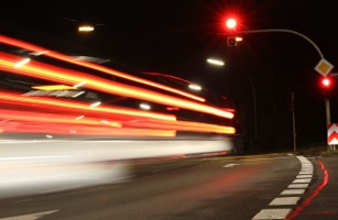 Beachten Sie, wenn Sie den Bremsweg ermitteln: Der tatsächliche Anhalteweg ist länger!