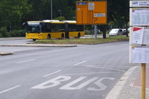 Nähert sich ein Bus, zeigt die Ampel das Zeichen "A" an.