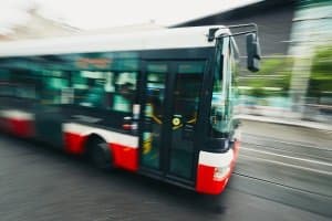 Für Busreifen gelten die gleichen rechtlichen Vorgaben wie für alle anderen Reifen auch.