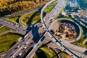 Achtung, Bußgeld! Auf der Autobahn gegen die Verkehrsregeln zu verstoßen, kann teuer werden.