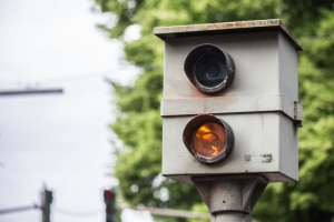 Beachten Autofahrer die geltenden Tempolimits nicht, droht ein Bußgeld in Bremen.