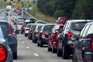 Stau verursacht: Ein Bußgeld für die Gaffer auf der A7 ist möglich.