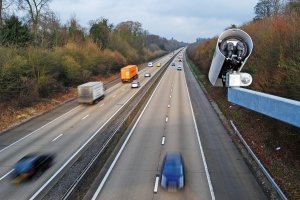 Wann es sinnvoll ist, gegen einen Bußgeldbescheid mit Fahrverbot Einspruch einzulegen, kann ein Anwalt am besten beurteilen.