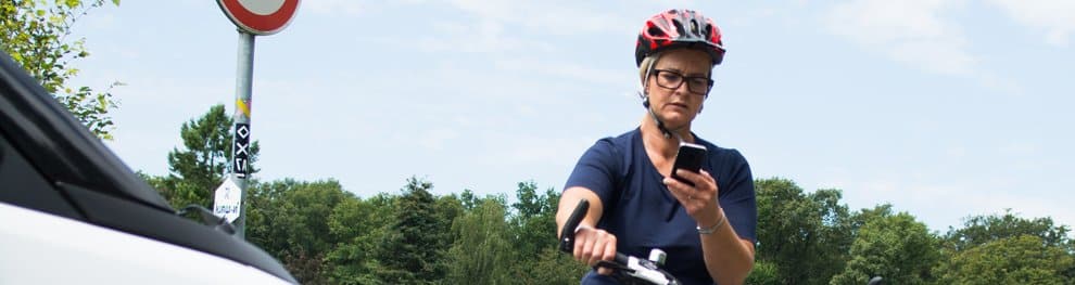 Handy auf dem Fahrrad nutzen: Droht eine Strafe?