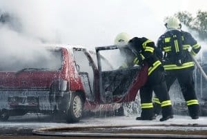 Auch in Dänemark: Ein im PKW mitgeführter Feuerlöscher kann bis zum Eintreffen der Feuerwehr hilfreich sein.