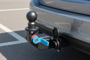 Darf eine abnehmbare Anhängerkupplung immer am Auto bleiben?