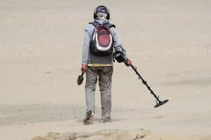 Darf man am Strand sondeln? An öffentlichen Stränden ist das oft erlaubt.