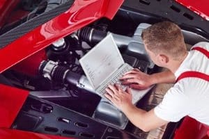 Diesel-Affäre und nachfolgendes Bußgeld wurden durch eine Manipulationssoftware verursacht, die in VW-Autos verbaut wurde.
