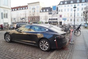 Diesel-Fahrverbot umgehen: Weltweit setzen Länder verstärkt auf Elektromobilität.