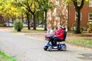 Ein E-Rollstuhl kann durch Tuning aufgemotzt werden.